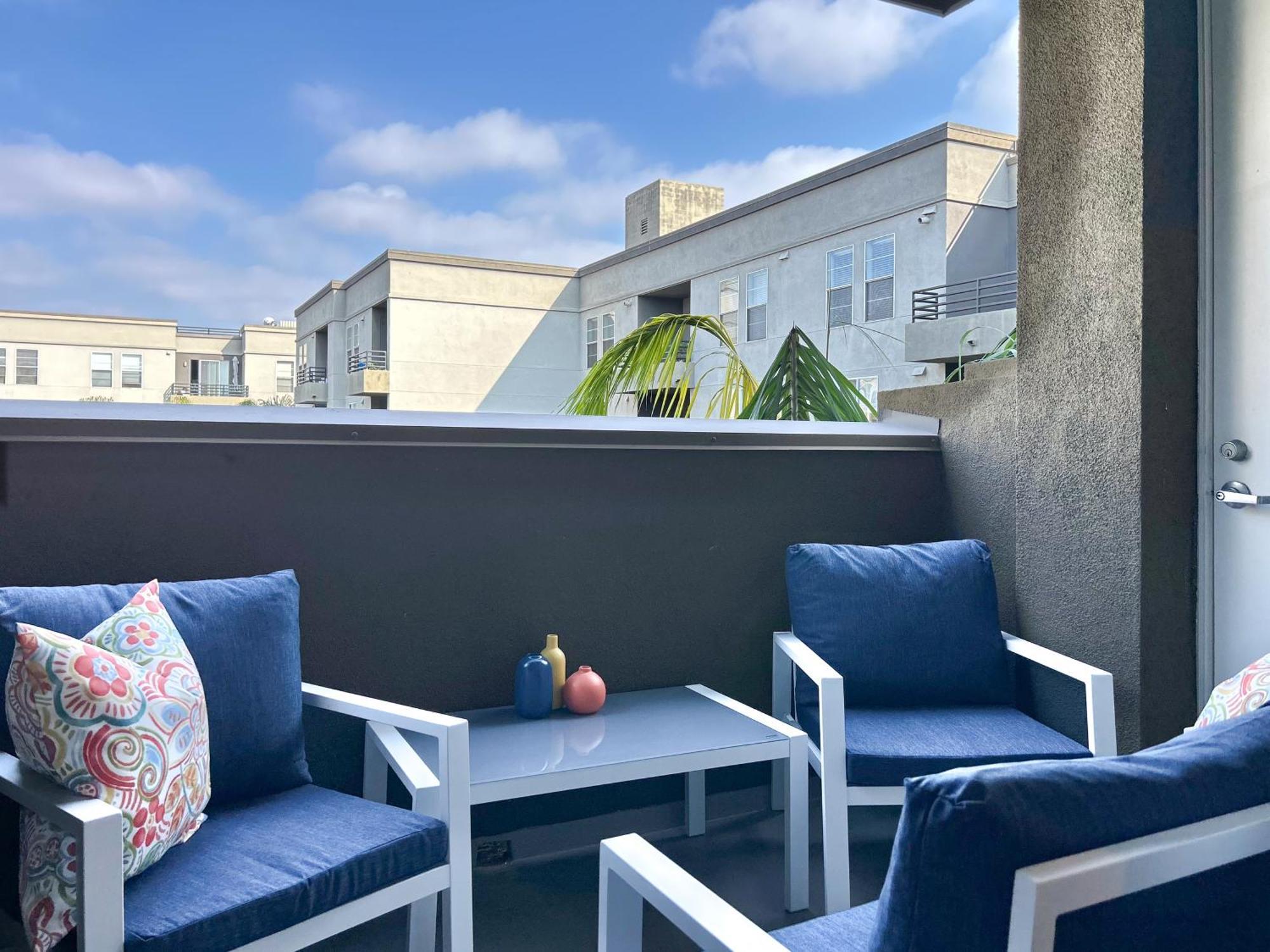 2bd 2ba Santa Monica With Relaxing Pool View *