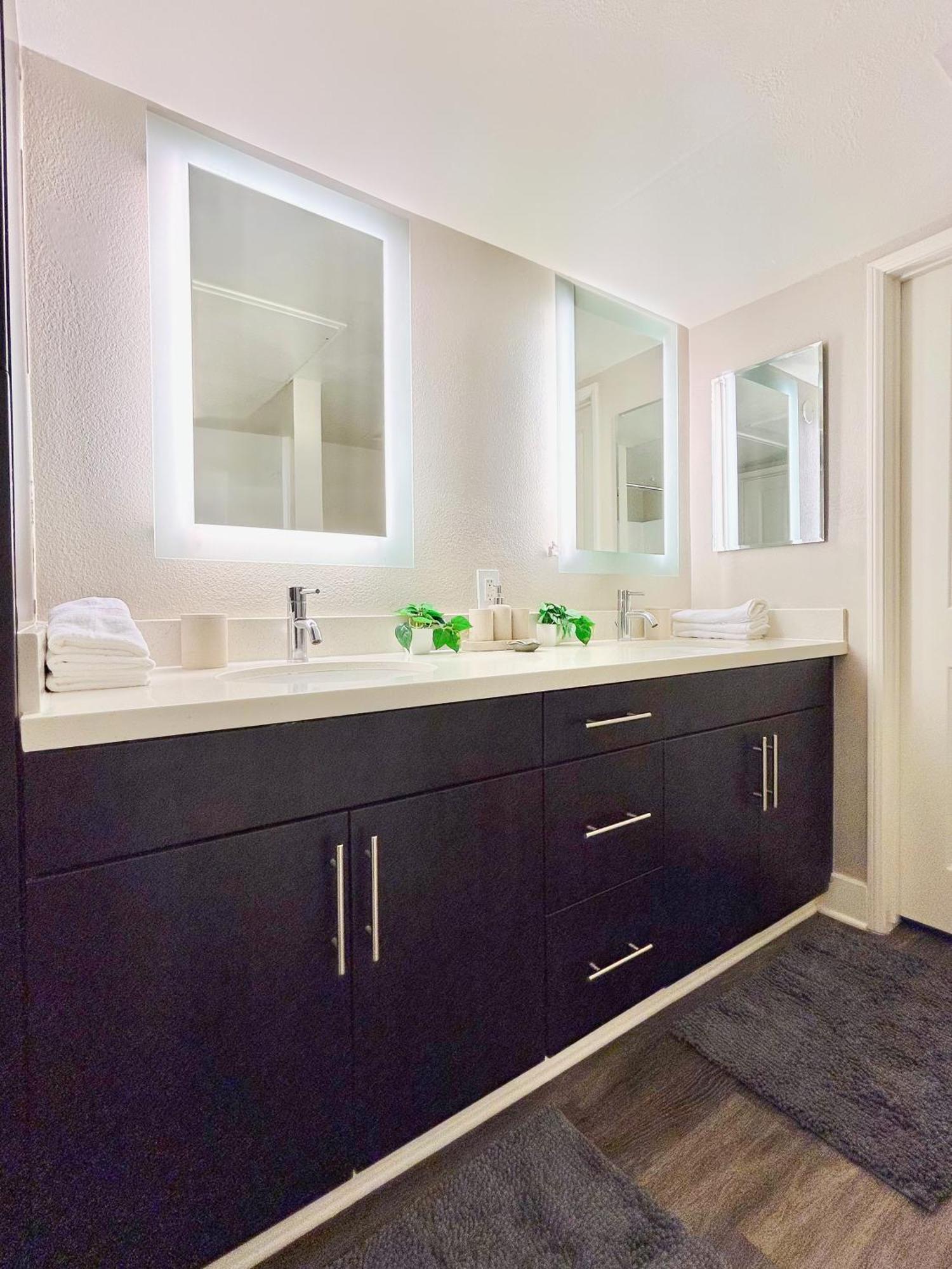 2bd 2ba Santa Monica With Relaxing Pool View *