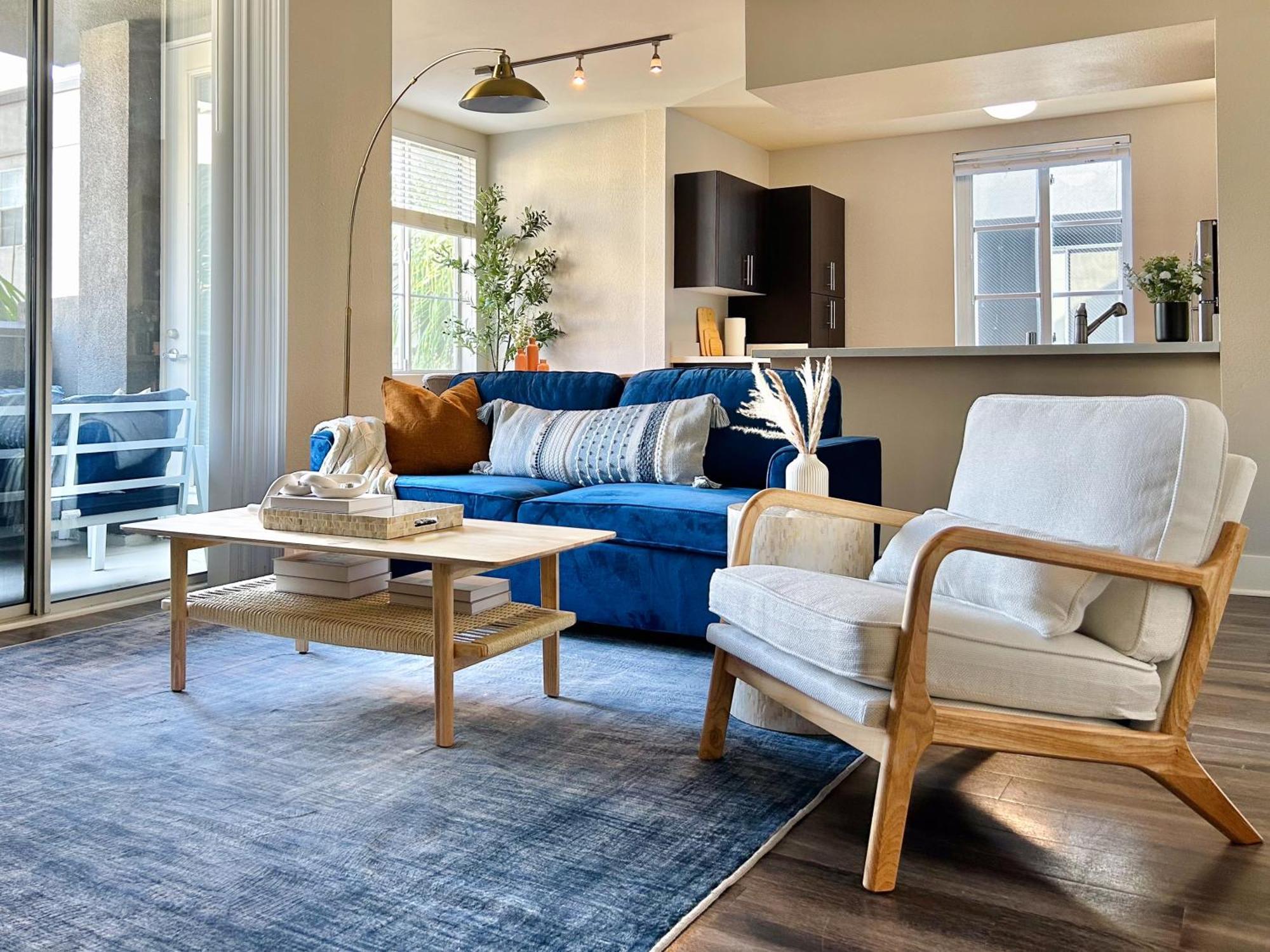 2bd 2ba Santa Monica With Relaxing Pool View